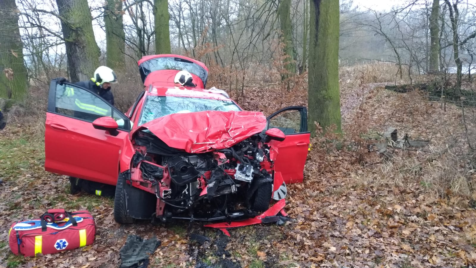 Dopravní nehoda NA a OA, Dolní Bukovsko - 22. 11. 2018 (3).jpg