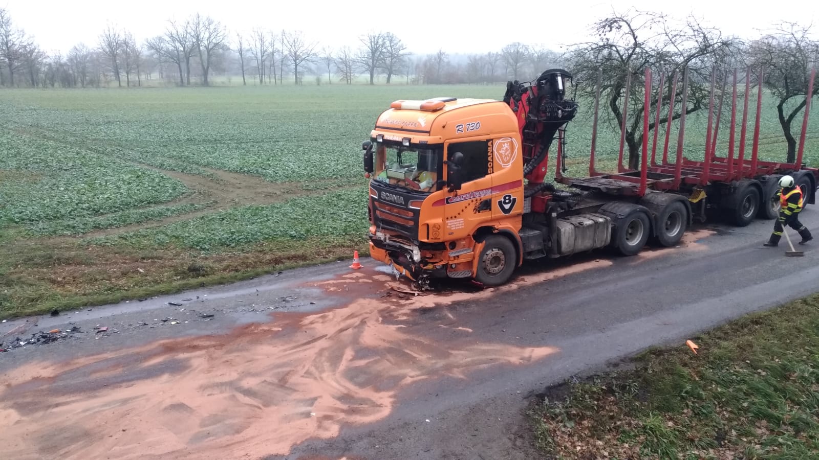 Dopravní nehoda NA a OA, Dolní Bukovsko - 22. 11. 2018 (6).jpg
