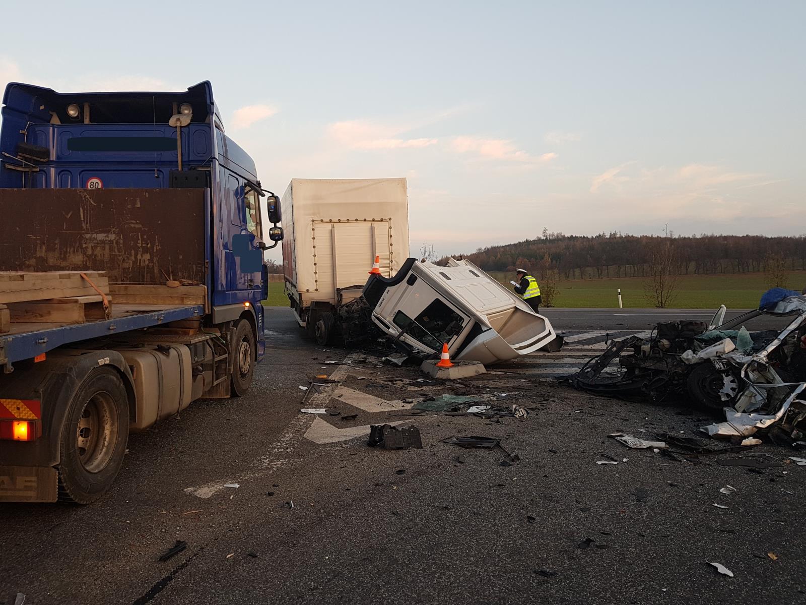 Dopravní nehoda NA a OA, Drhovle - 8. 11. 2018 (1).jpg