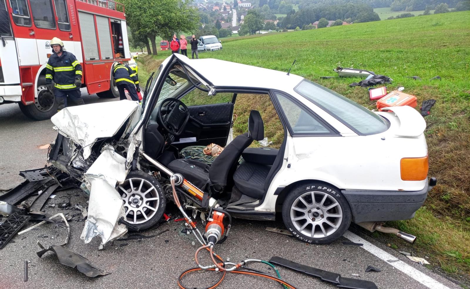 Dopravní nehoda NA a OA, Velká Lhota - 7. 10. 2021 (2).jpg