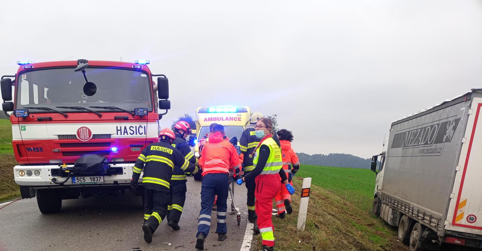 Dopravní nehoda NA a OA, Velká Lhota - 7. 10. 2021 (3).jpg