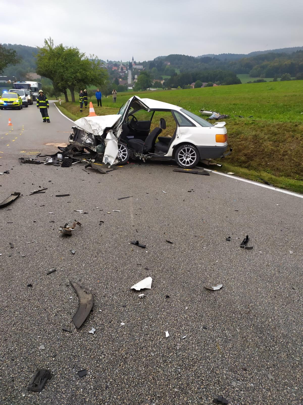 Dopravní nehoda NA a OA, Velká Lhota - 7. 10. 2021 (4).jpg