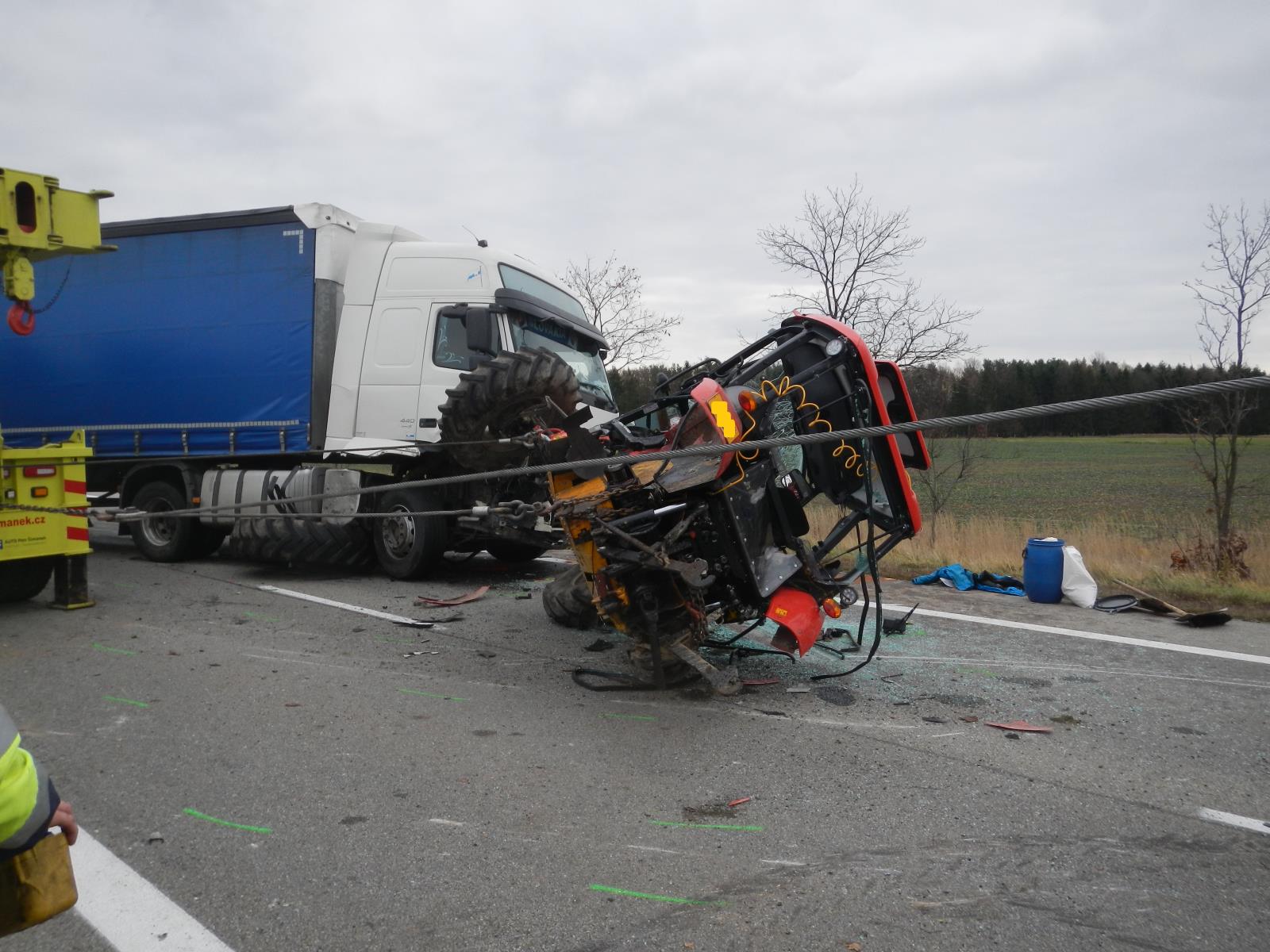 Dopravní nehoda NA a traktoru, Třeboň - 27. 11. 2017 (5).JPG