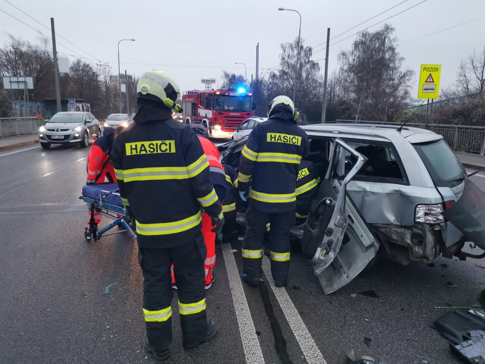 Dopravní nehoda OA, České Budějovice - 30. 3. 2022 (2).jpg