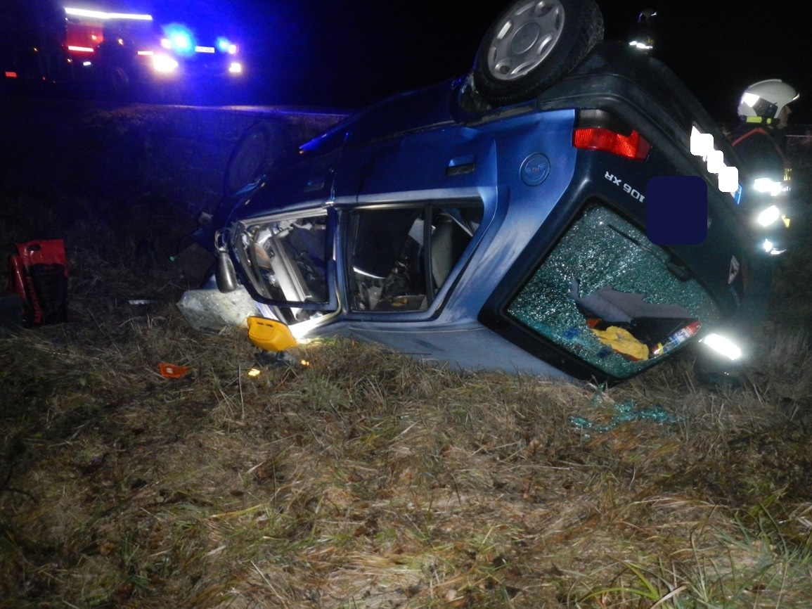 Dopravní nehoda OA, Kostelec nad Vltavou - 2. 1. 2018 (1).JPG