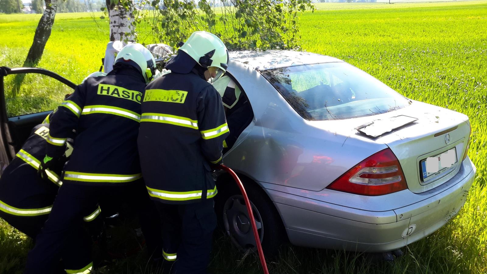 Dopravní nehoda OA, Lišov - 28. 5. 2017 (1).jpg
