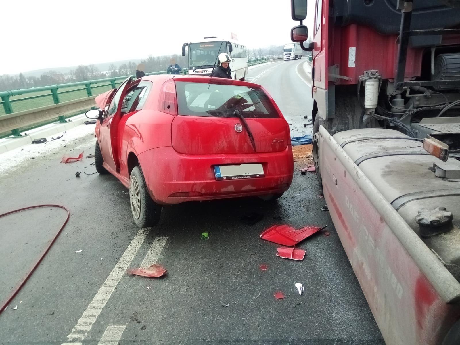 Dopravní nehoda OA, NA a dodávky, Ševětín - 7. 12. 2021 (1).jpg