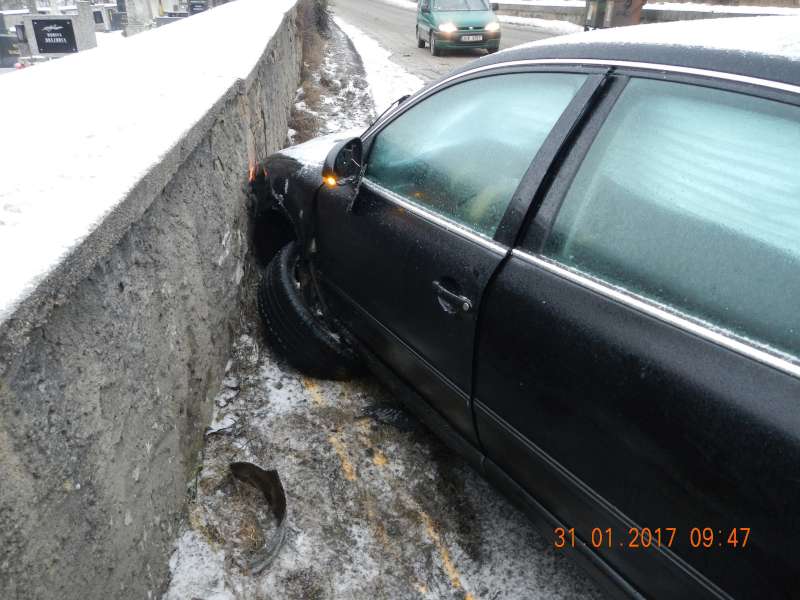 Dopravní nehoda OA, Podsrp - 31. 1. 2017 (2).jpg