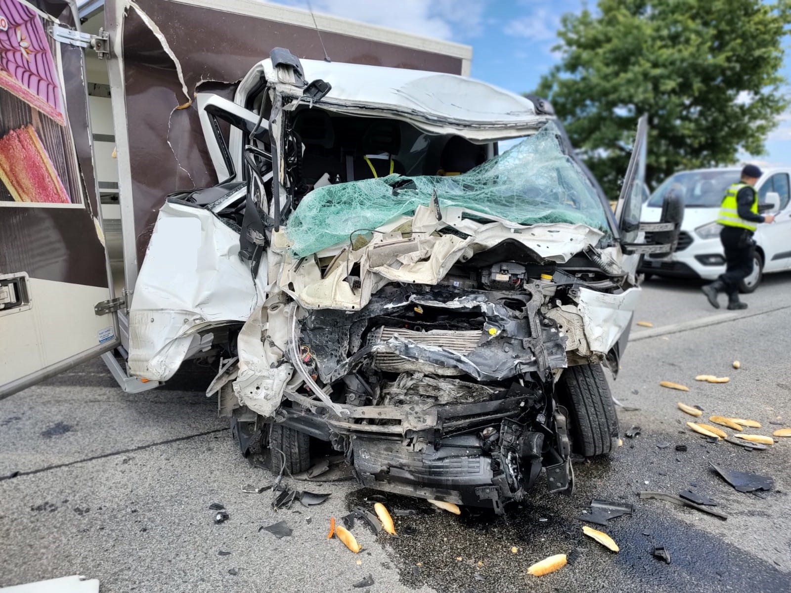 Dopravní nehoda OA, dodávka a NA, Dvorce  (6).jpg