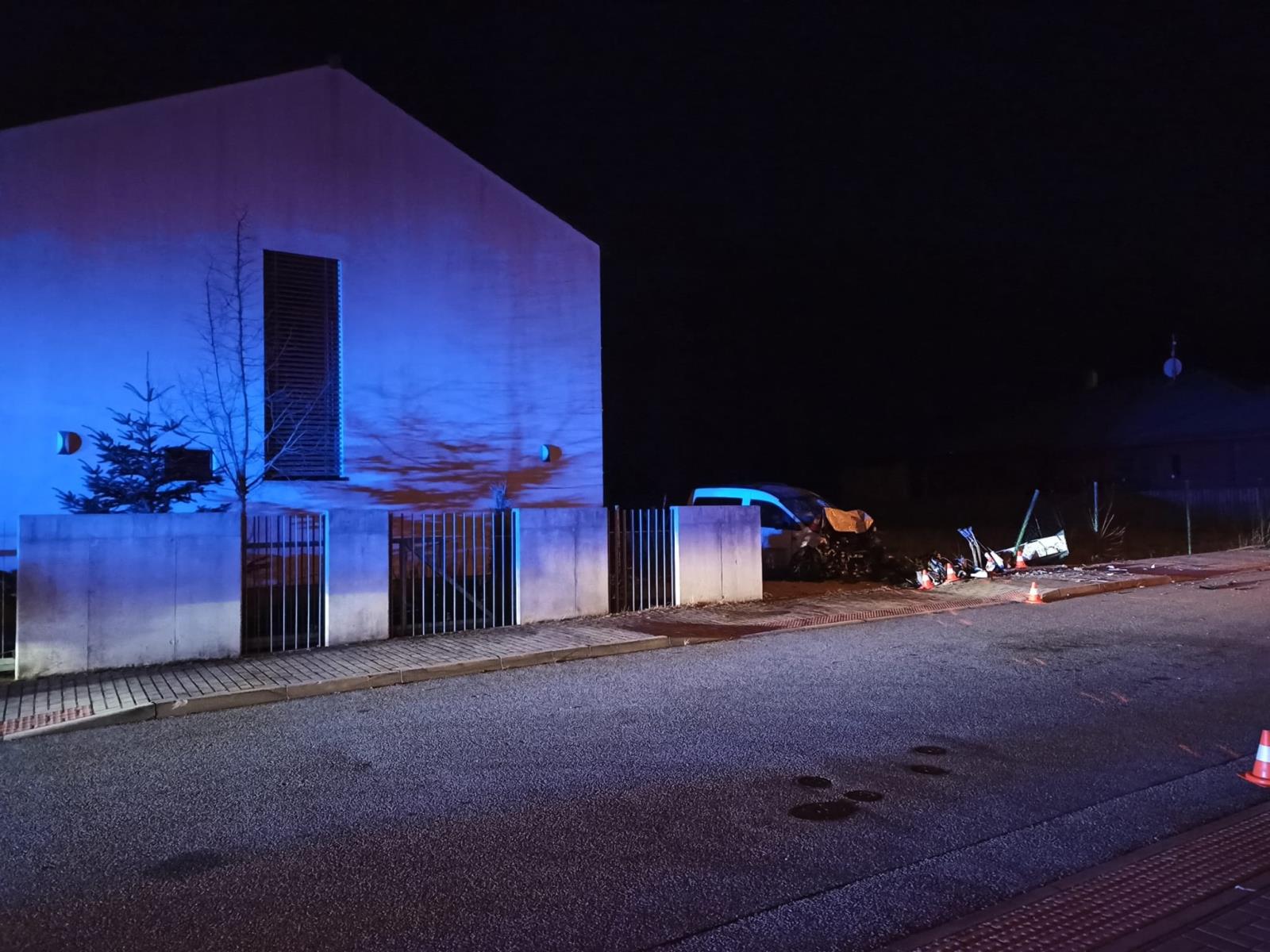 Dopravní nehoda OA + únik, České Budějovice - 12. 2. 2022 (2).jpg