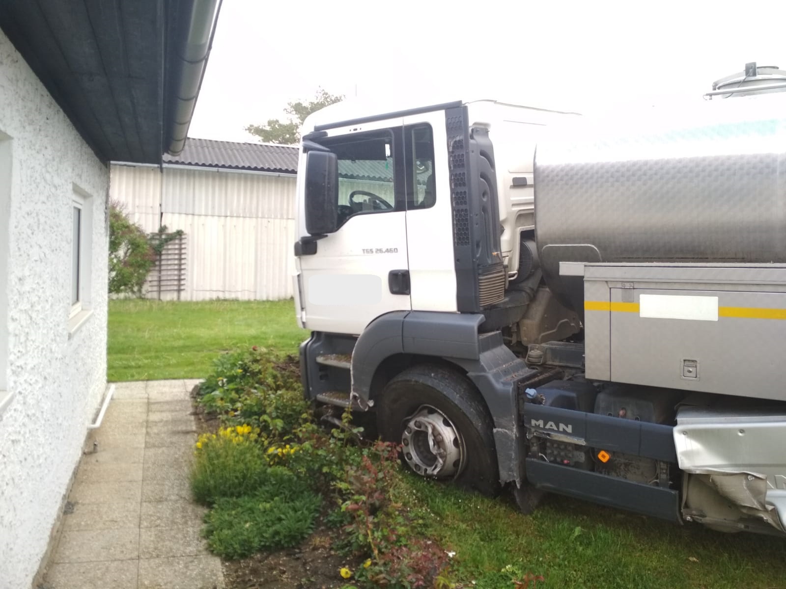 Dopravní nehoda OA a NA, Chýnov - 12. 5. 2020 (1).jpg