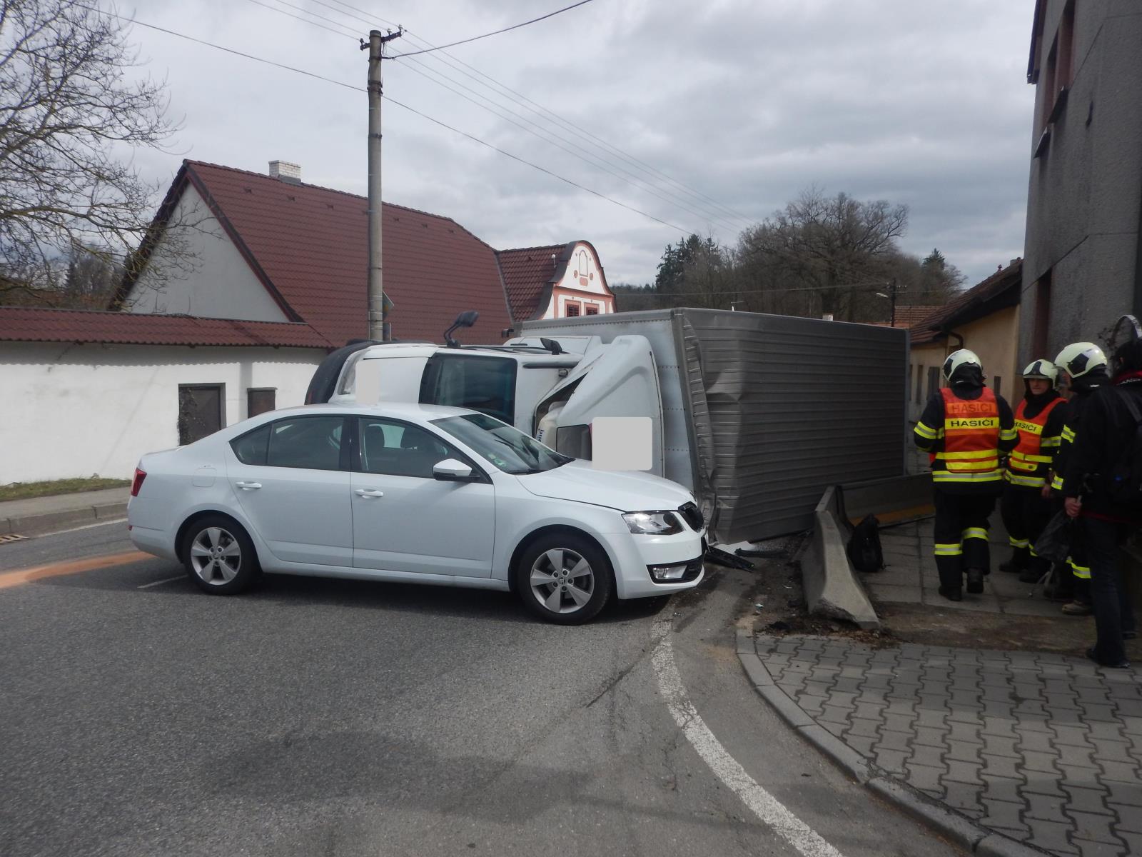 Dopravní nehoda OA a NA, Chýnov - 21. 3. 2017 (1).JPG