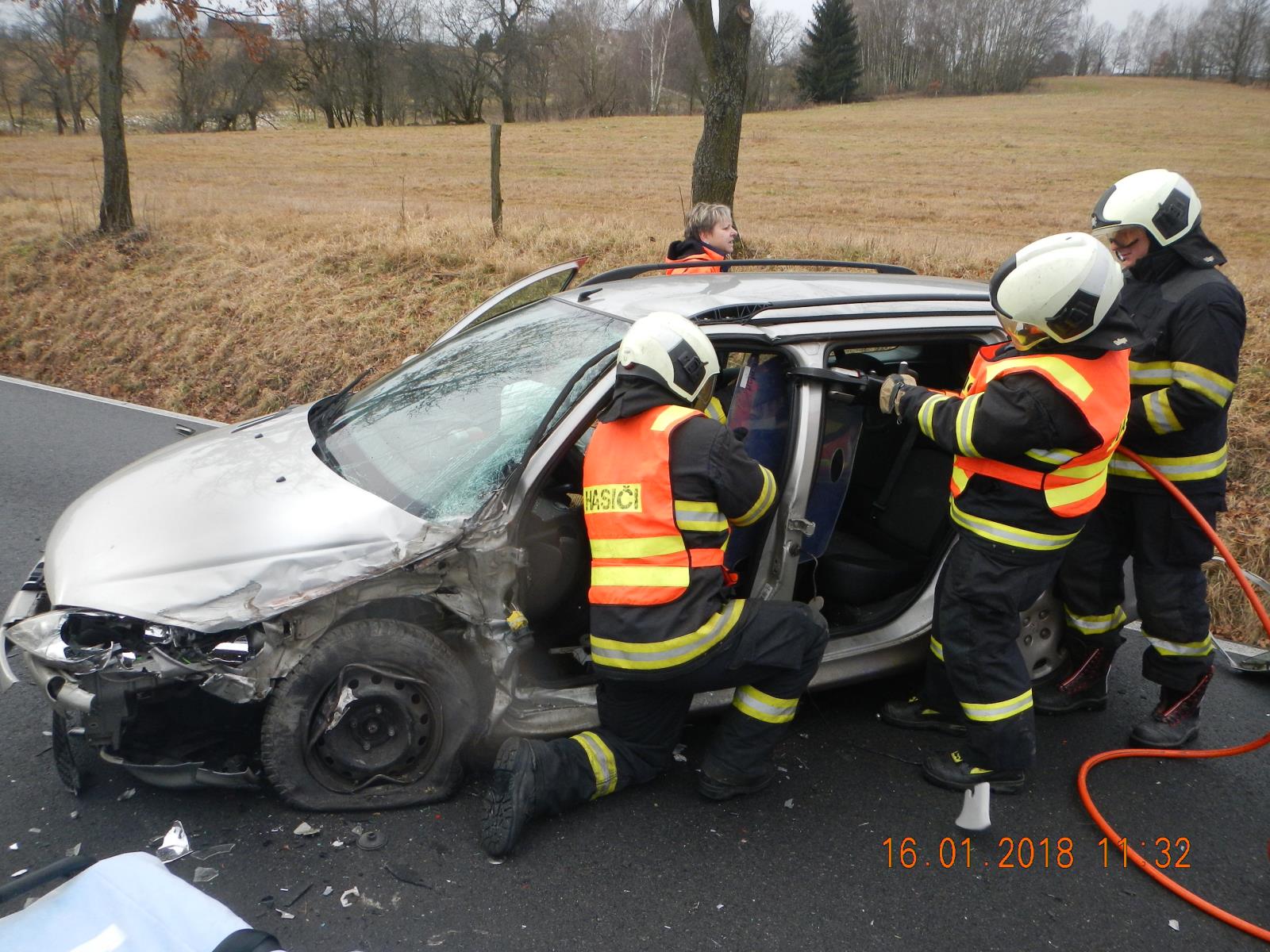 Dopravní nehoda OA a NA, Hlinov - 16. 1. 2018 (1).JPG