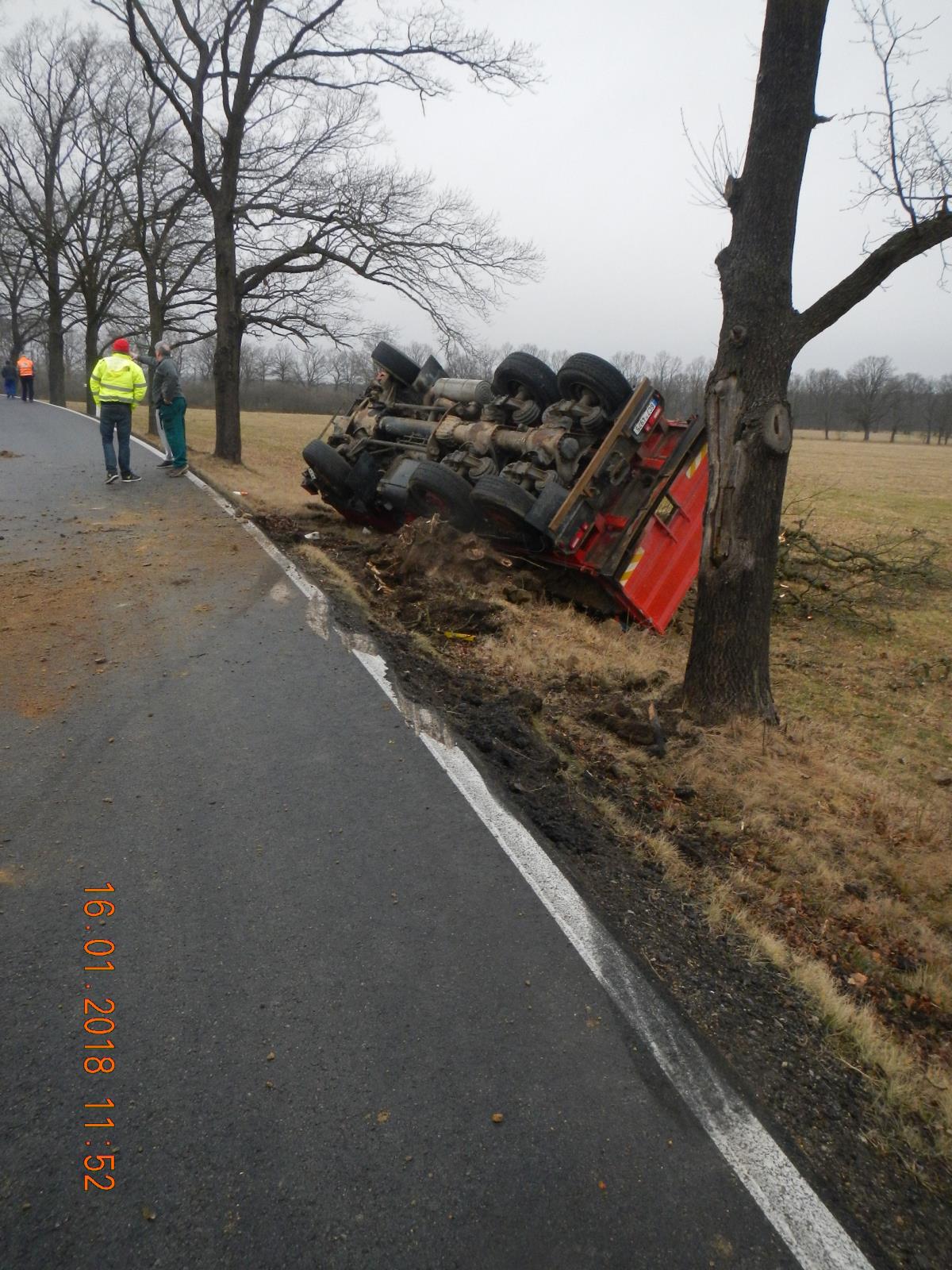 Dopravní nehoda OA a NA, Hlinov - 16. 1. 2018 (4).JPG