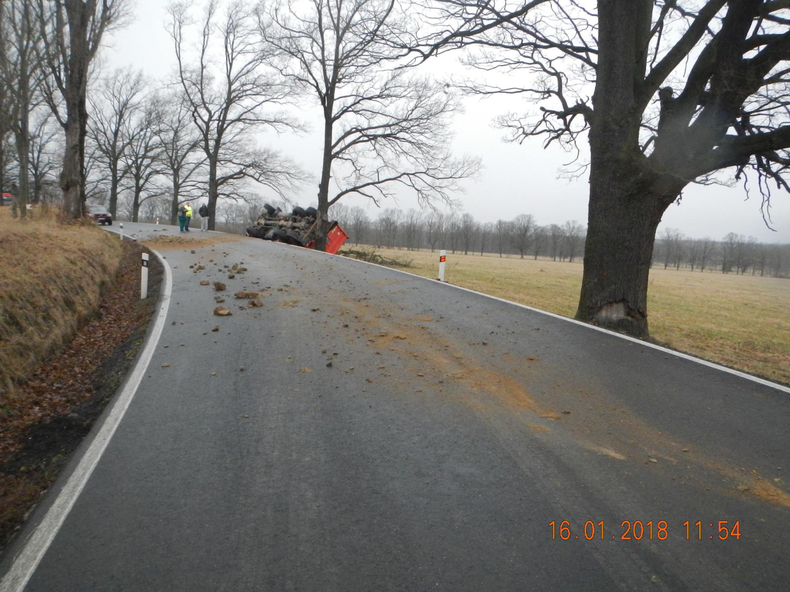 Dopravní nehoda OA a NA, Hlinov - 16. 1. 2018 (6).JPG