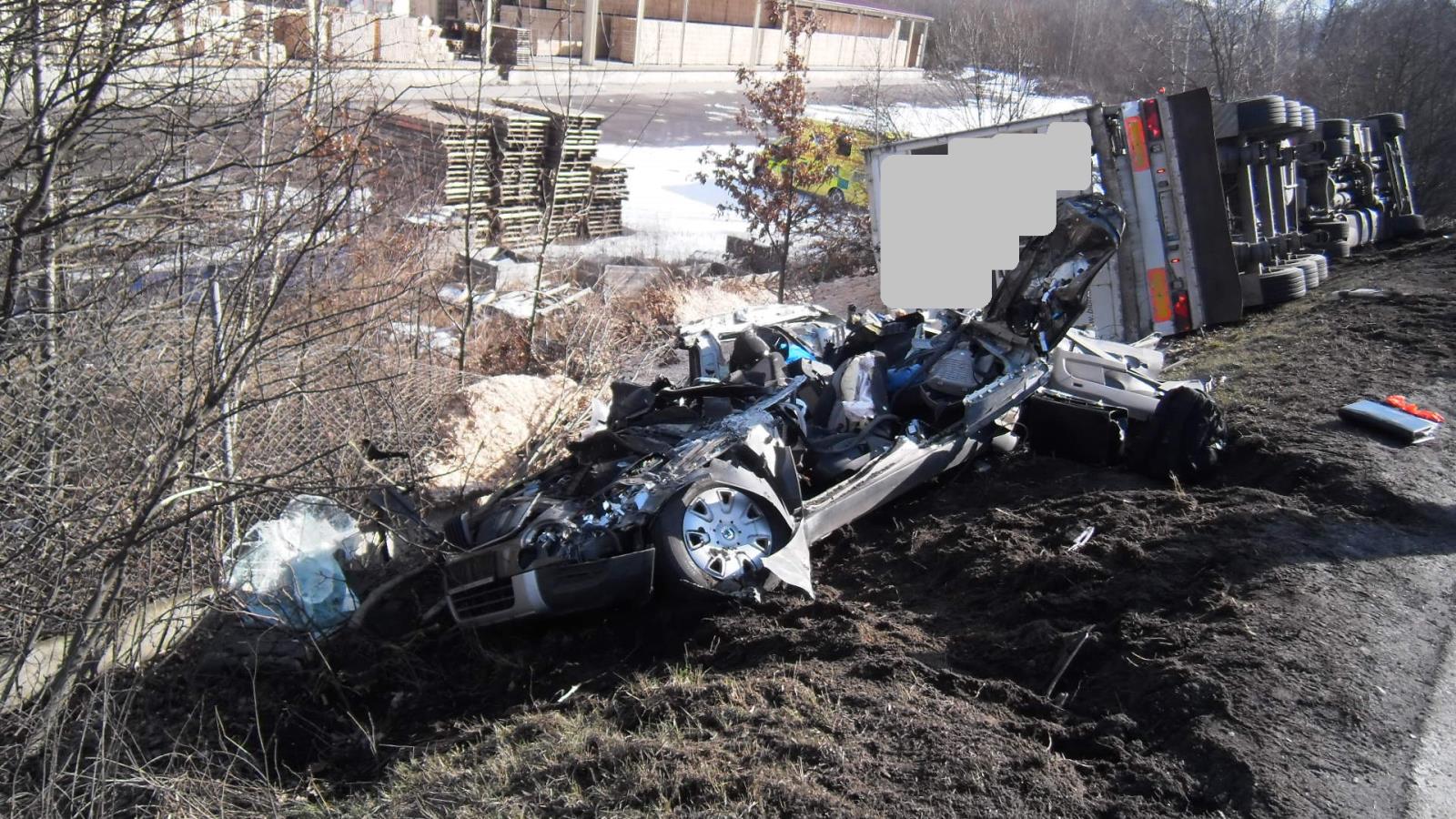 Dopravní nehoda OA a NA, Hněvkov - 13. 2. 2018 (3).JPG