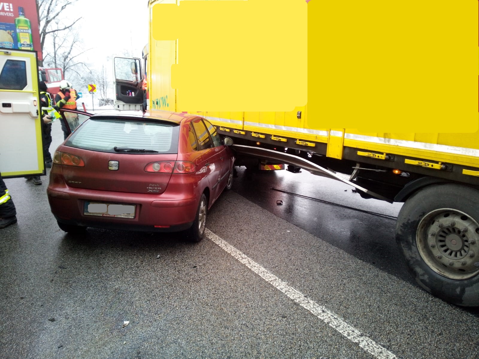 Dopravní nehoda OA a NA, Kaplice - 10. 11. 2020 (2).jpg