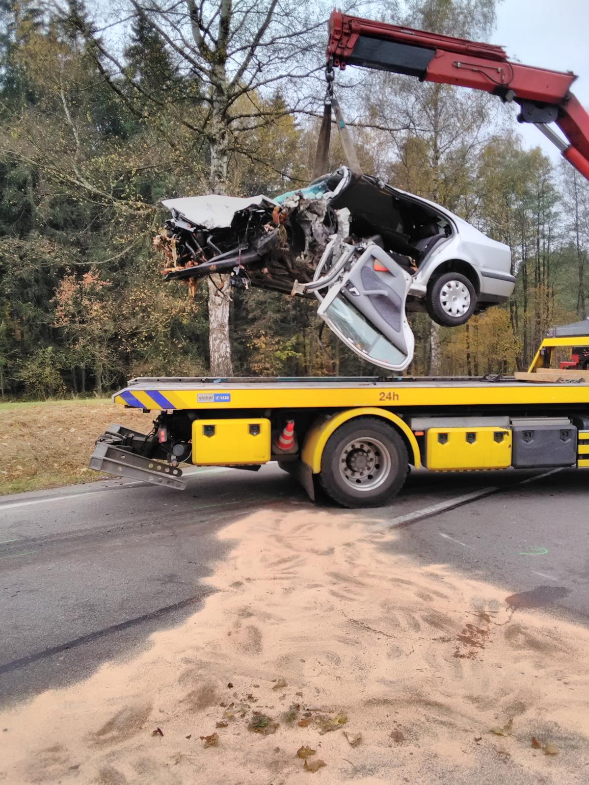 Dopravní nehoda OA a NA, Nová Olešná - 1. 11. 2021 (4).jpg