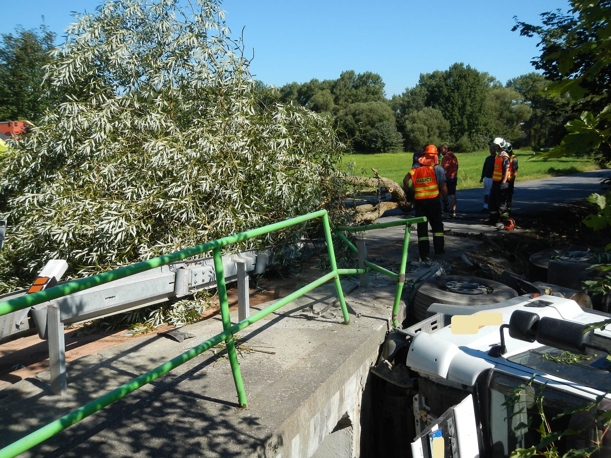 Dopravní nehoda OA a NA, Soběslav - 23. 8. 2016 (9).JPG
