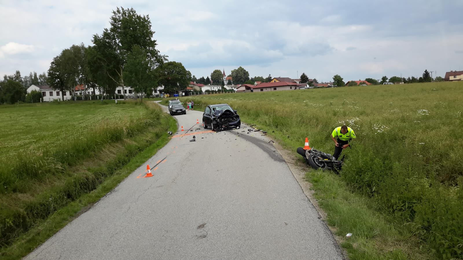 Dopravní nehoda OA a motorka, Besednice - 16. 6. 2018 (4).jpg