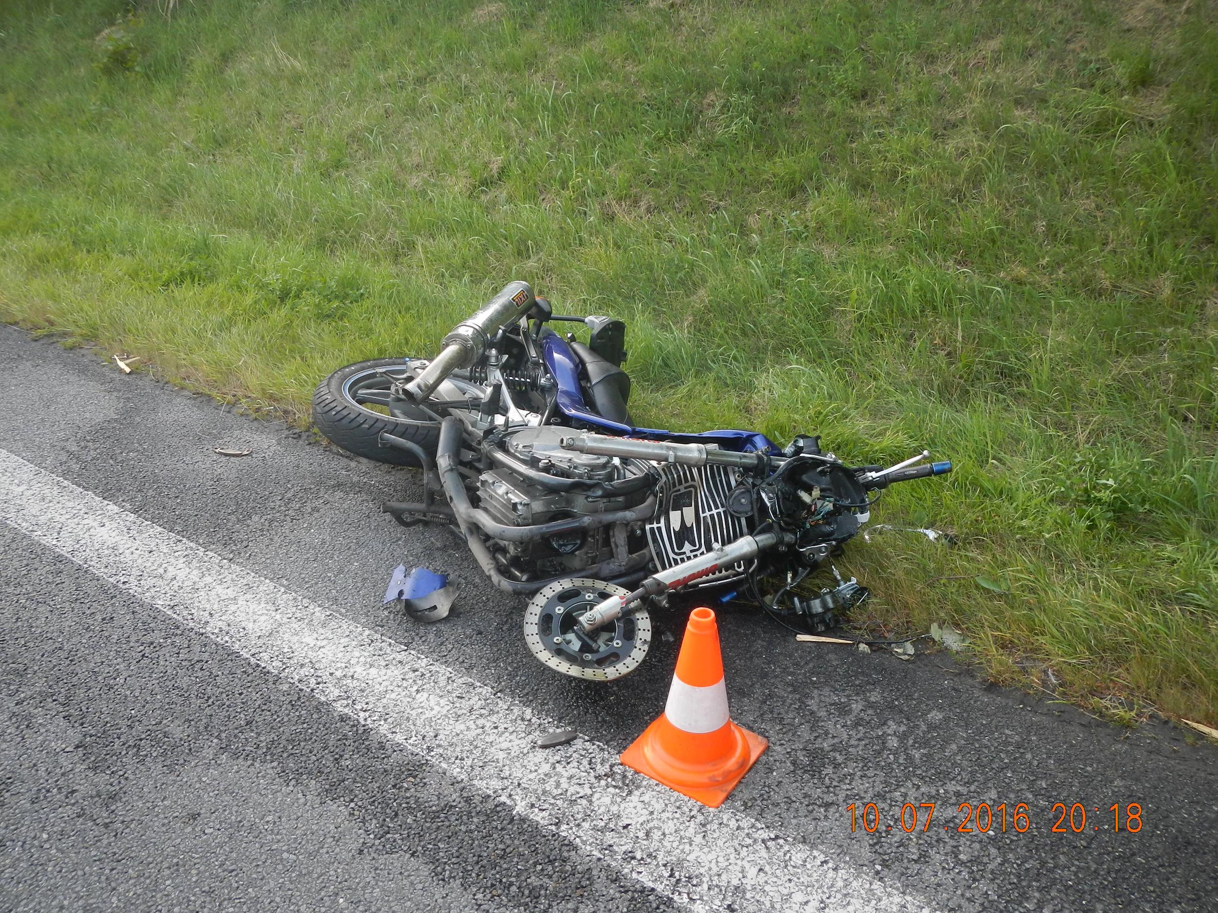 Dopravní nehoda OA a motorky, Dolní Hořice - 10. 7. 2016 (8).JPG