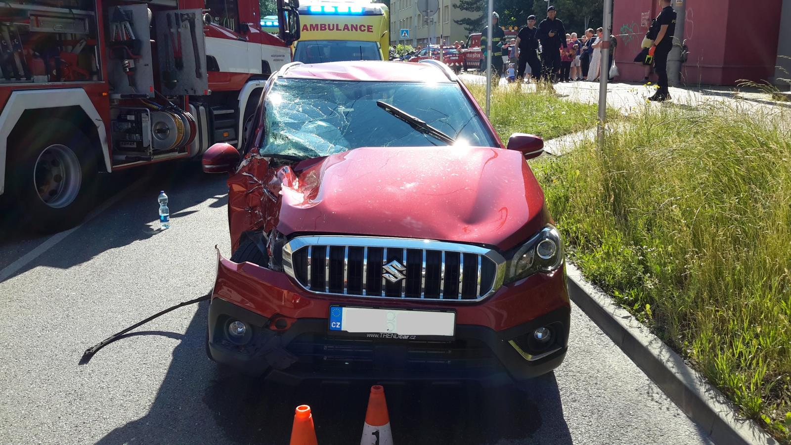 Dopravní nehoda OA a trolejbus, České Budějovice - 24. 6. 2019 (4).jpg