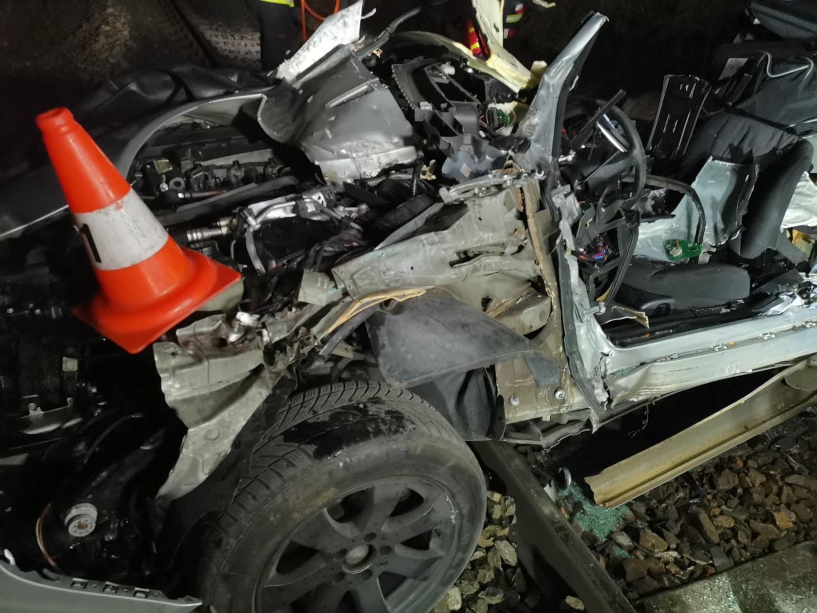 Dopravní nehoda OA a vlak, Bavorovice - 19. 9. 2021 (2).jpg