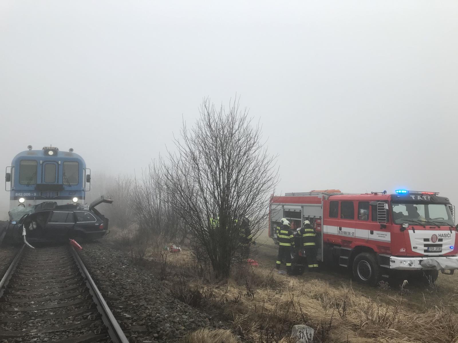 Dopravní nehoda OA a vlak, Branice - 2. 3. 2021 (5).JPG