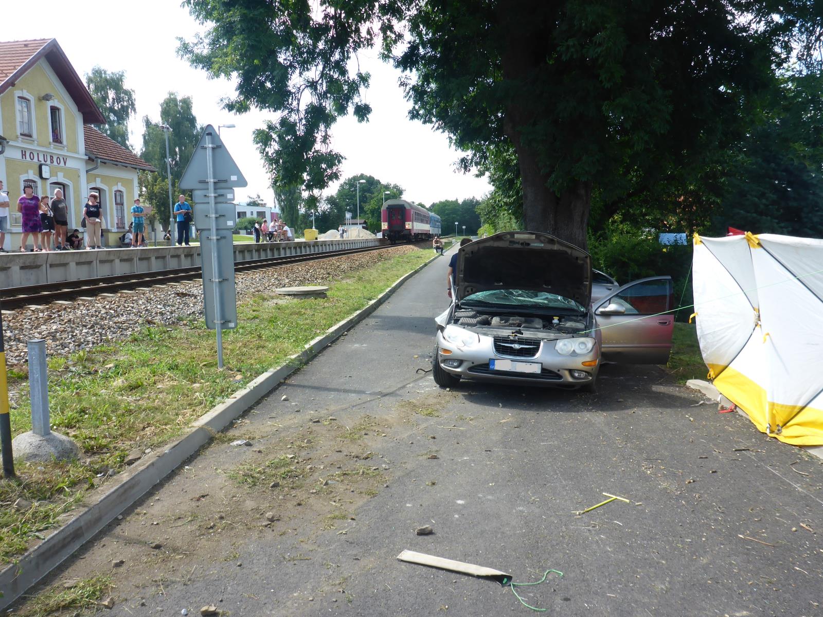Dopravní nehoda OA a vlak, Holubov - 30. 7. 2021 (1).JPG
