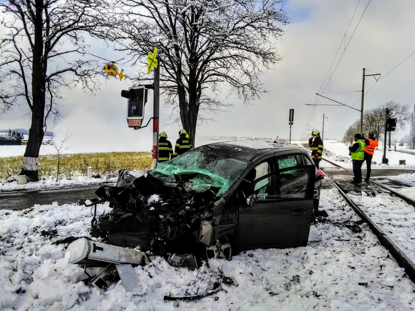 Dopravní nehoda OA a vlak, Kardašova Řečice - 29. 11. 2021 (3).jpg