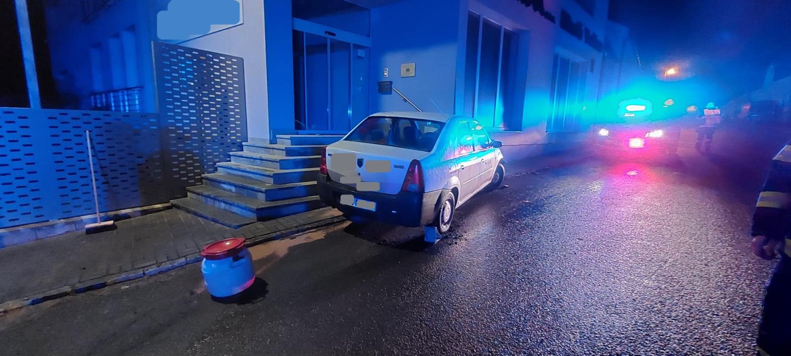 Dopravní nehoda OA do domu, Mladá Vožice - 27. 2. 2022 (1).jpg