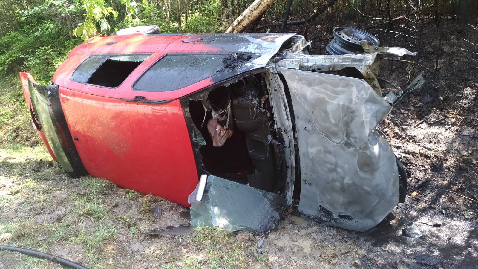 Dopravní nehoda  a požár OA, Litoradlice - 14. 6. 2019 (4).jpg