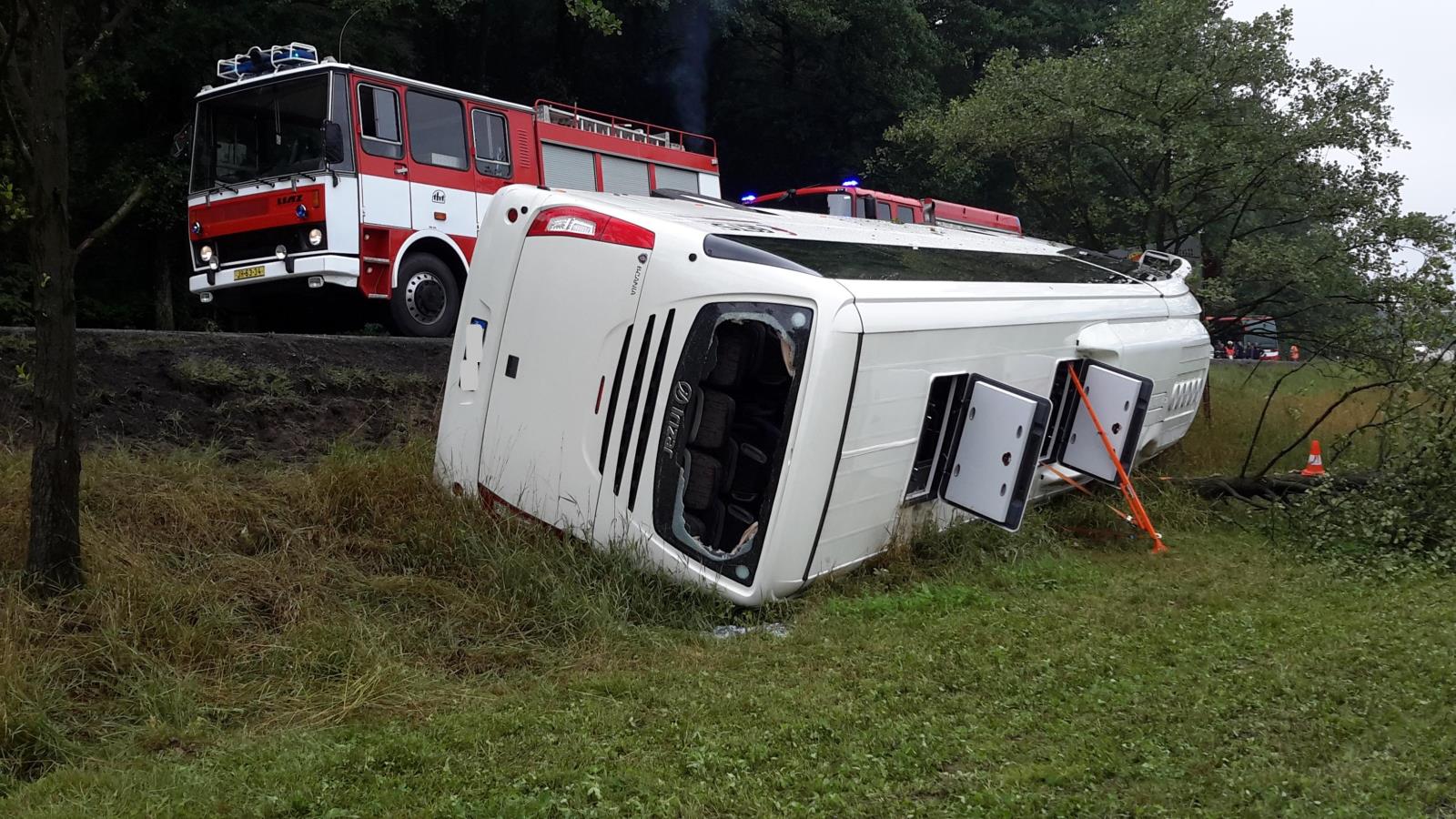 Dopravní nehoda autobusu, Horní Bolíkov - 27. 7. 2017 (4).jpg