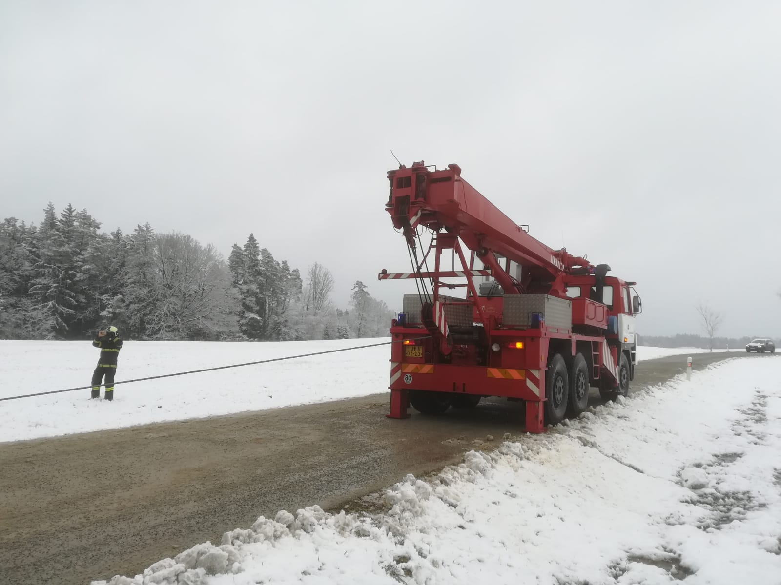 Dopravní nehoda autobusu, Mirochov - 5. 3. 2021 (2).jpg
