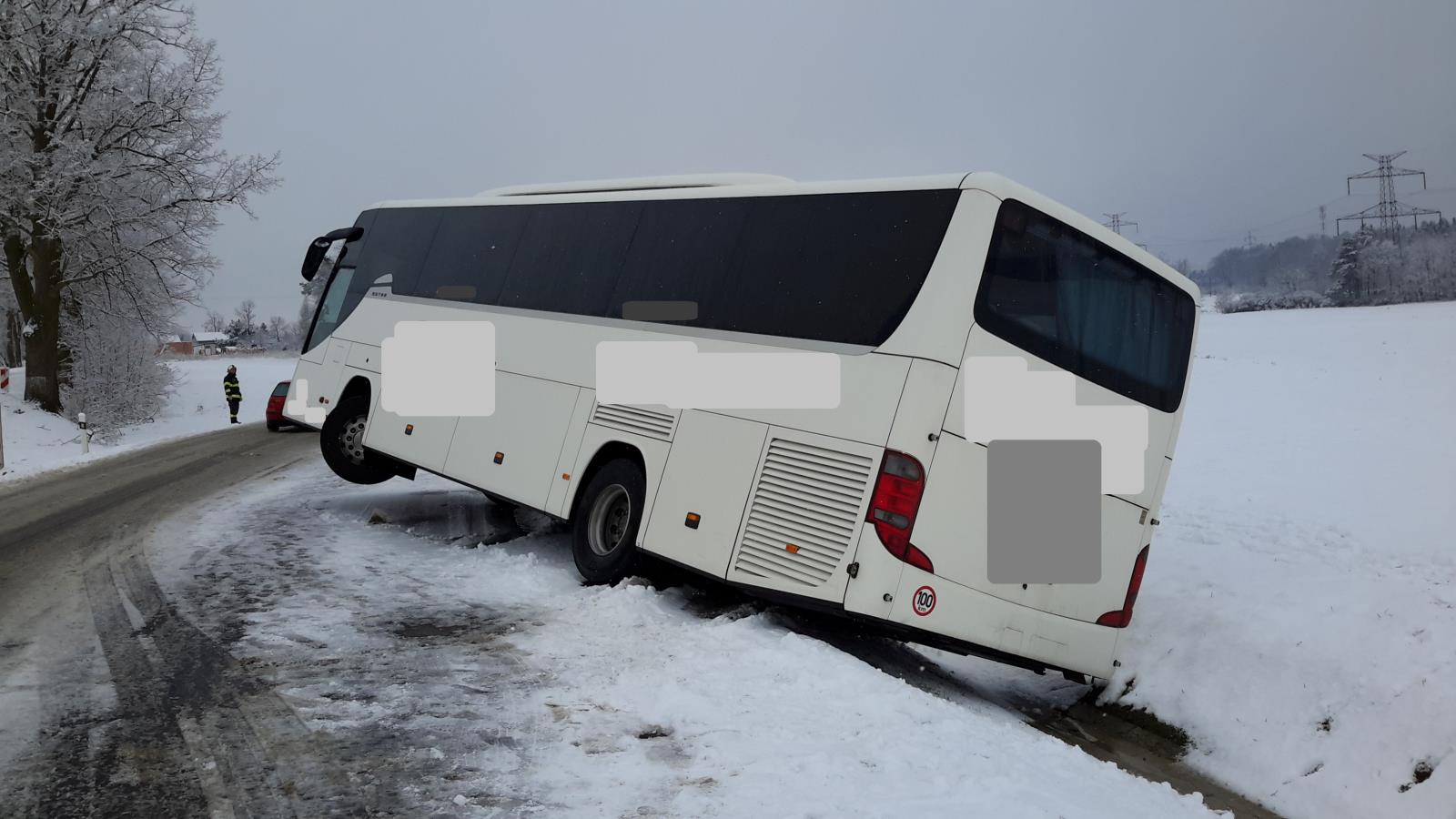 Dopravní nehoda autobusu, Ševětín - 20. 1. 2018 (3).jpg