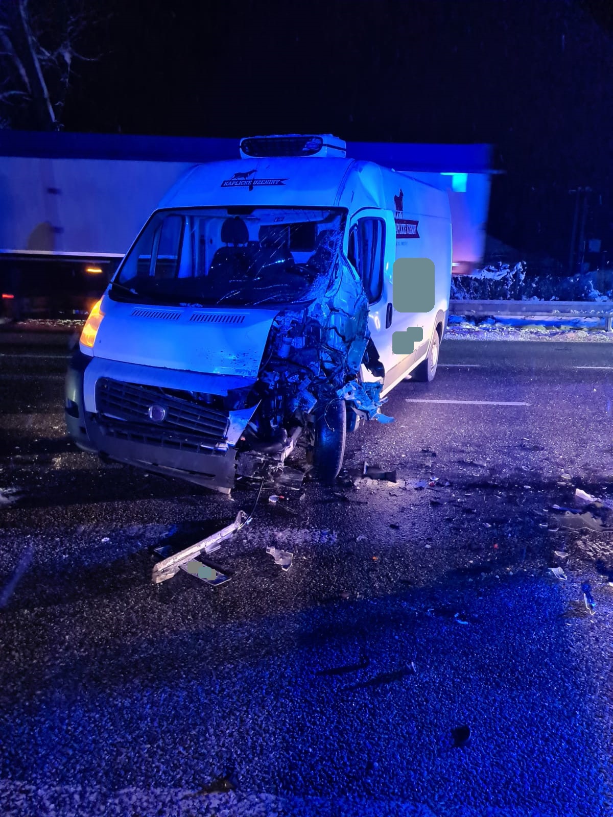 Dopravní nehoda autobusu a dodávky, Kaplice - 8. 1. 2021 (5).jpg