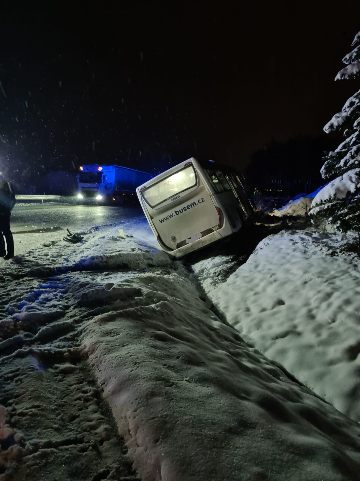 Dopravní nehoda autobusu a dodávky, Kaplice - 8. 1. 2021 (6).jpg