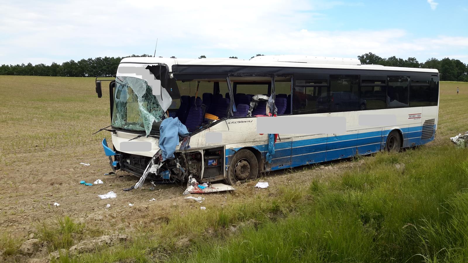 Dopravní nehoda bus a 2 dodávky - 5. 6. 2017 (6).jpg