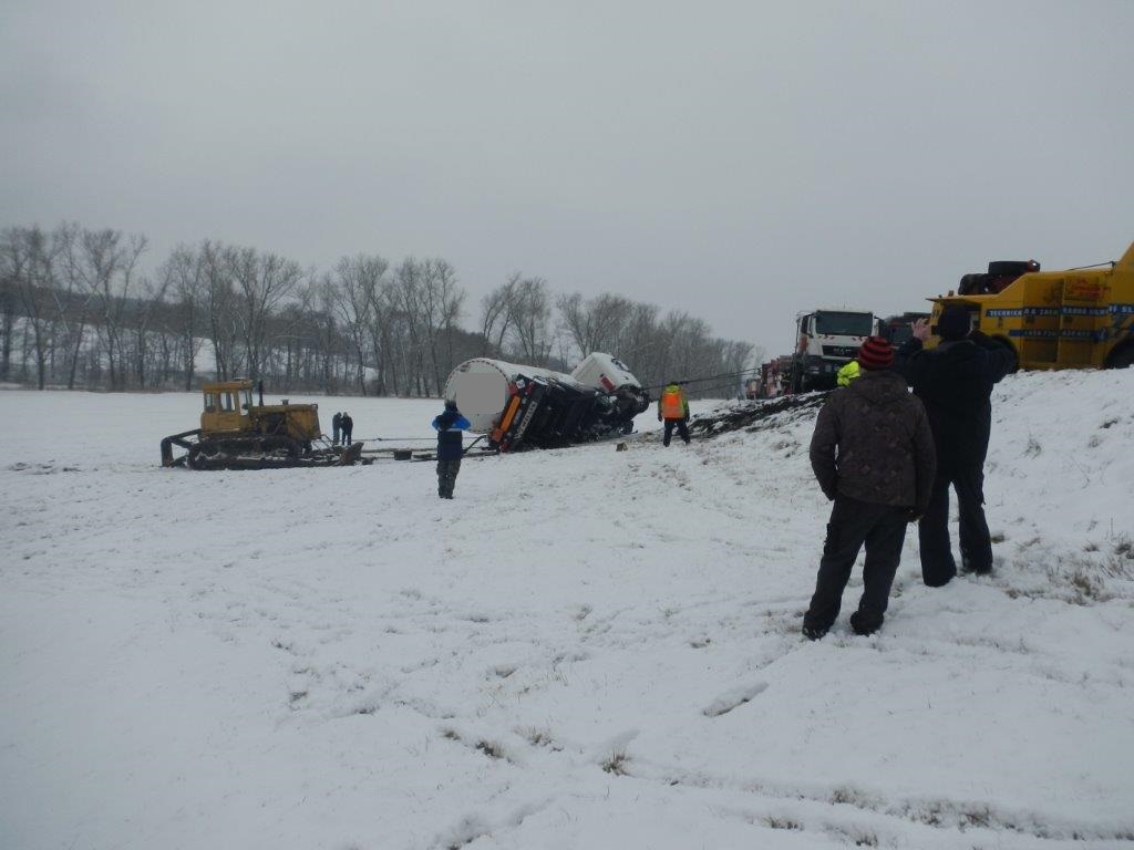 Dopravní nehoda cisterny, Podeřiště - 17. 2. 2018 (3).jpg
