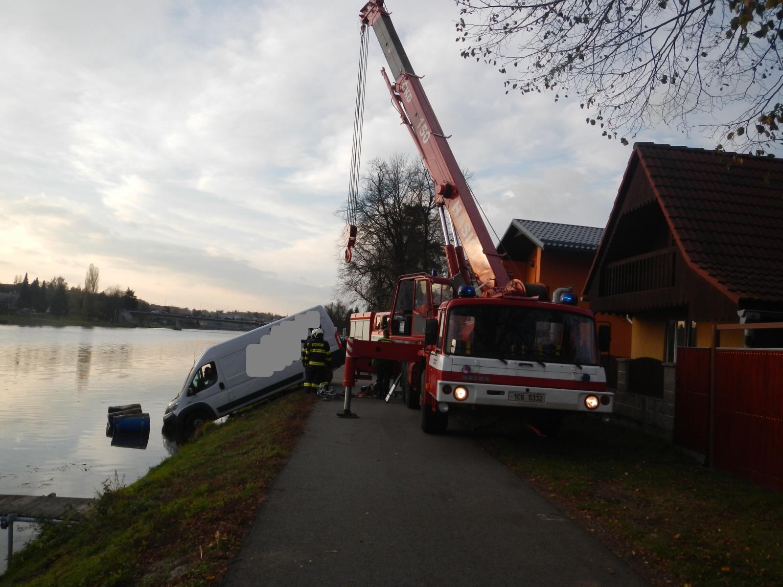Dopravní nehoda dodávky, Týn nad Vltavou - 2. 11. 2017 (6).JPG