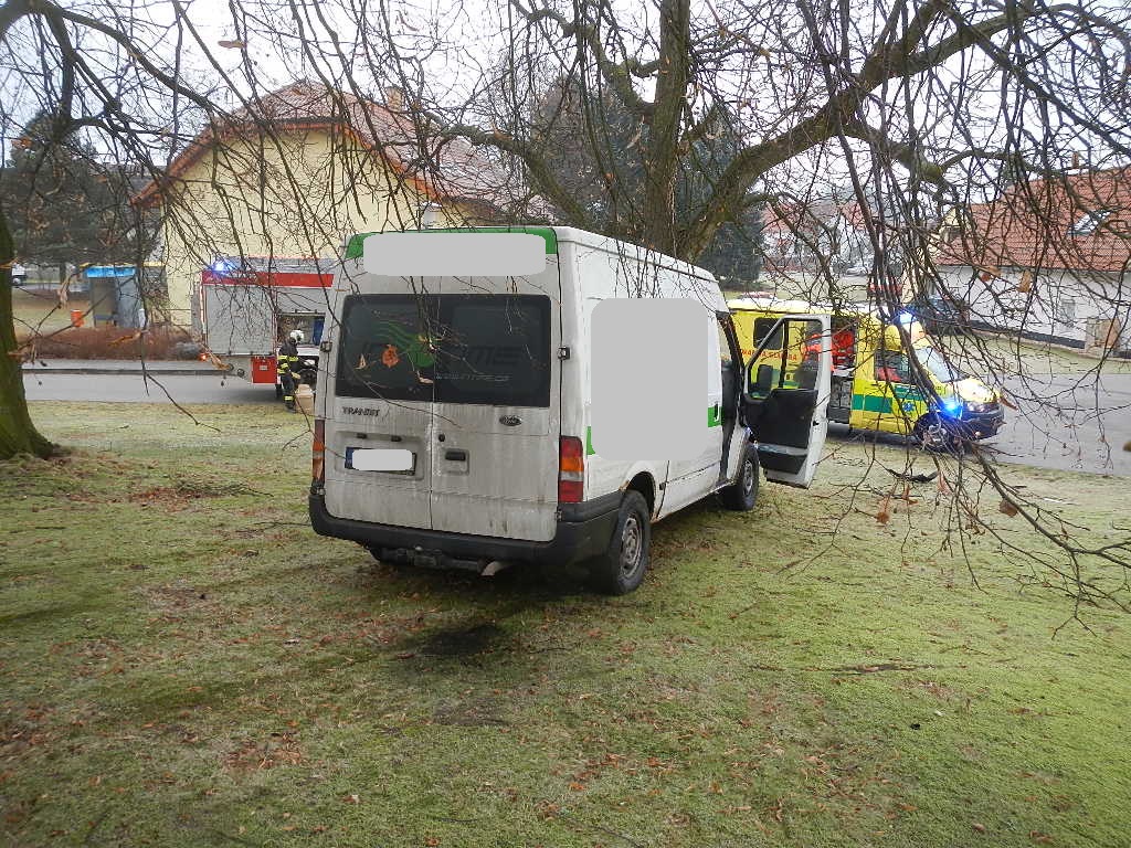 Dopravní nehoda dodávky, Zvěrotice - 18. 12. 2016 (4).JPG