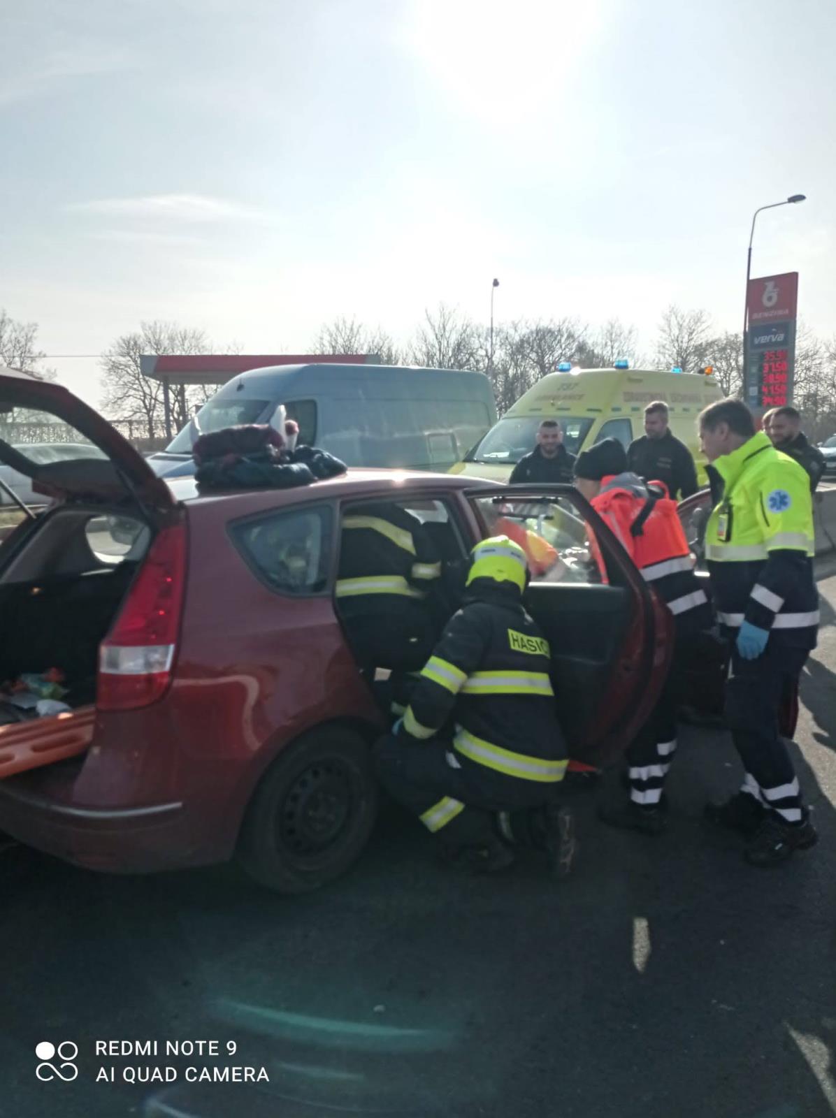 Dopravní nehoda na silnici I/13 v Chomutově.