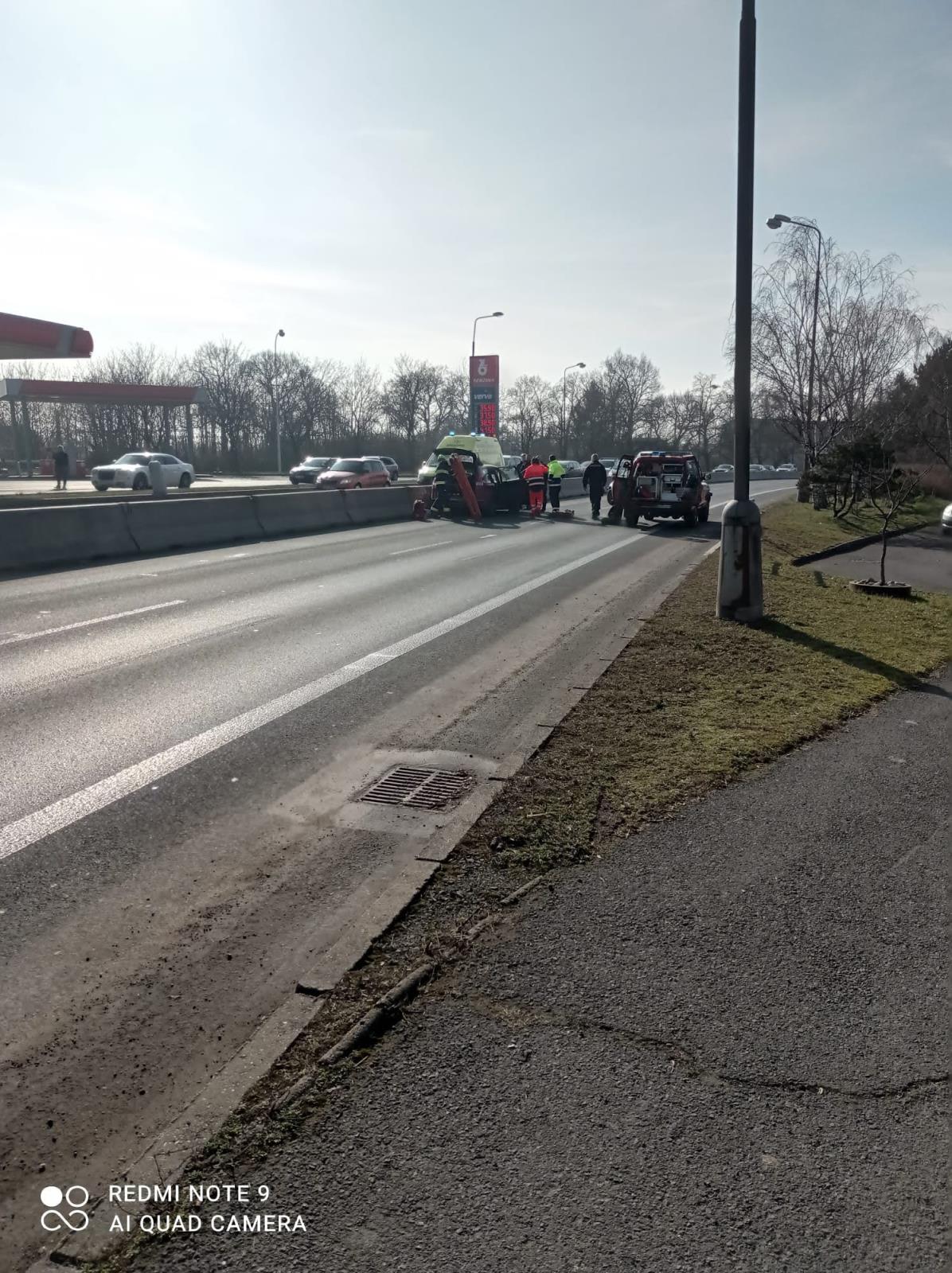 Dopravní nehoda na silnici I/13 v Chomutově.