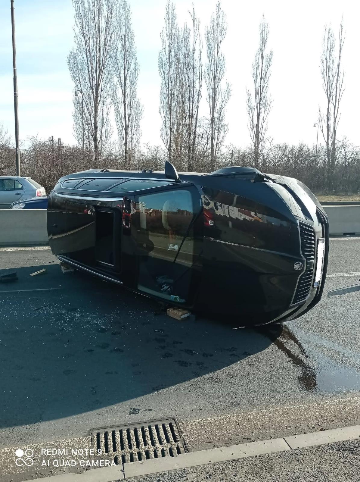 Dopravní nehoda na silnici I/13 v Chomutově.