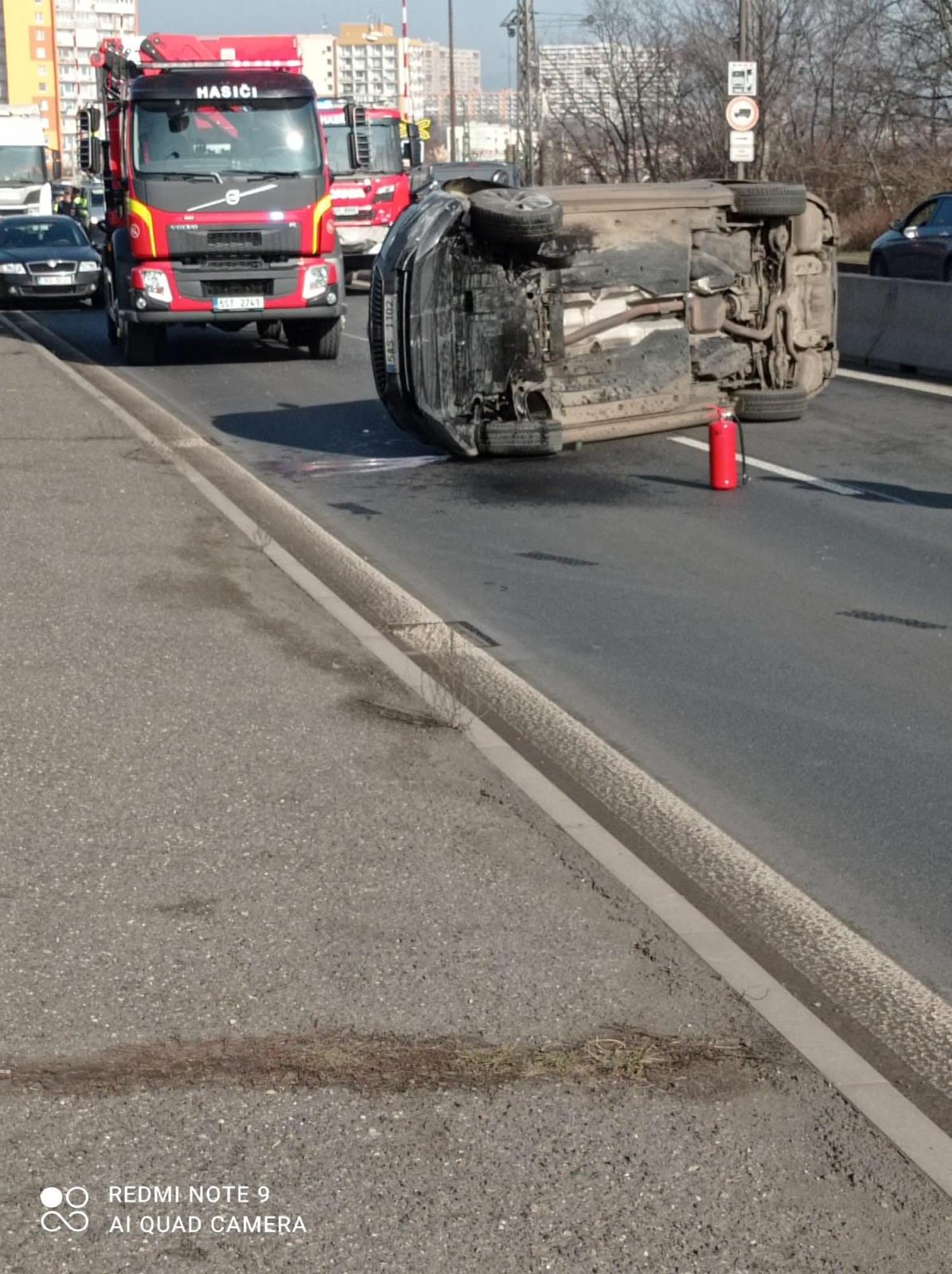 Dopravní nehoda na silnici I/13 v Chomutově.