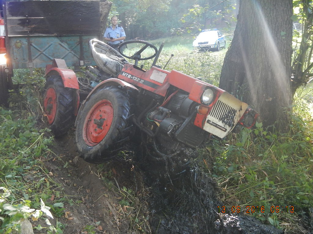 Dopravní nehoda traktoru, Blatná - 13. 9. 2016 (4).JPG