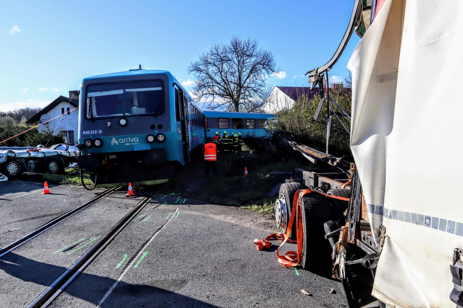 Dopravní nehoda vlak a NA, Písek - 5. 5. 2021 (1).jpg
