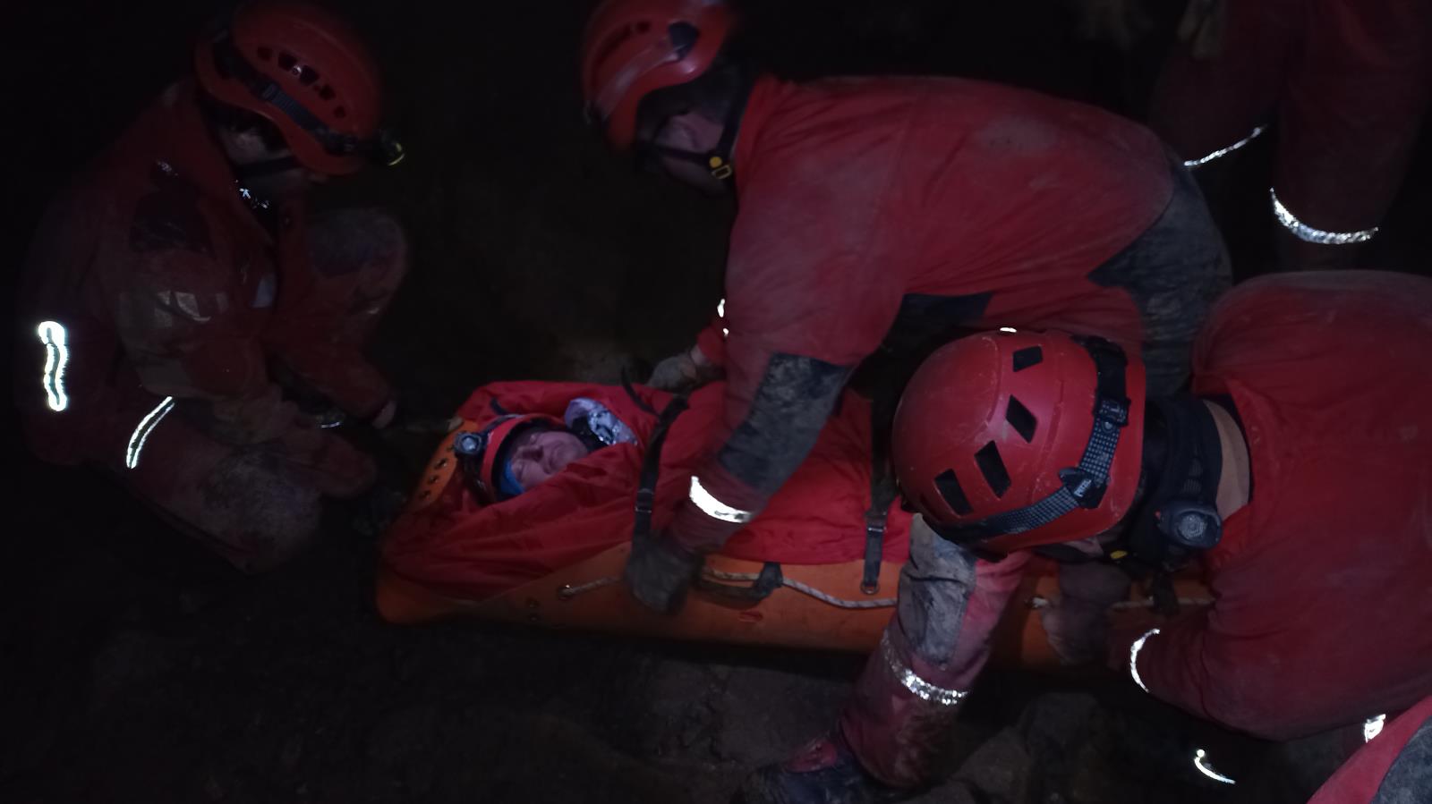 Foto z výcviku v jeskyních Moravského krasu