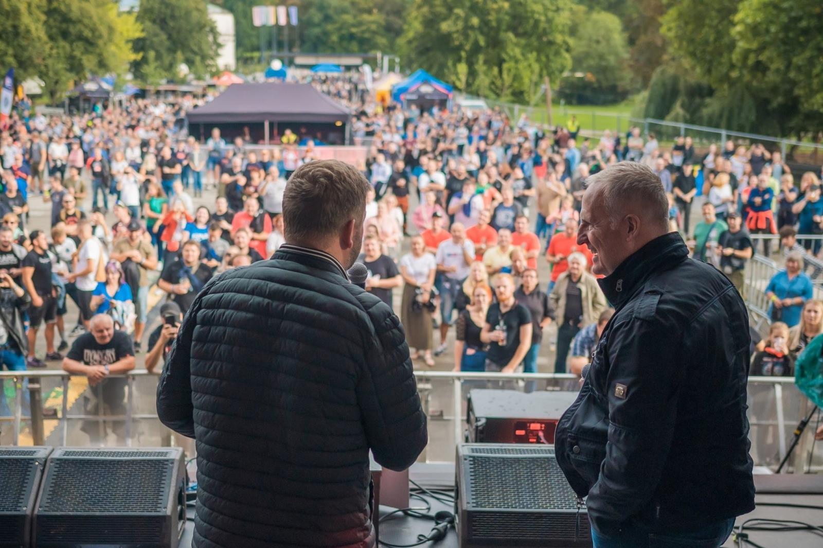 Generální ředitel a ministr vnitra vítají hasiče