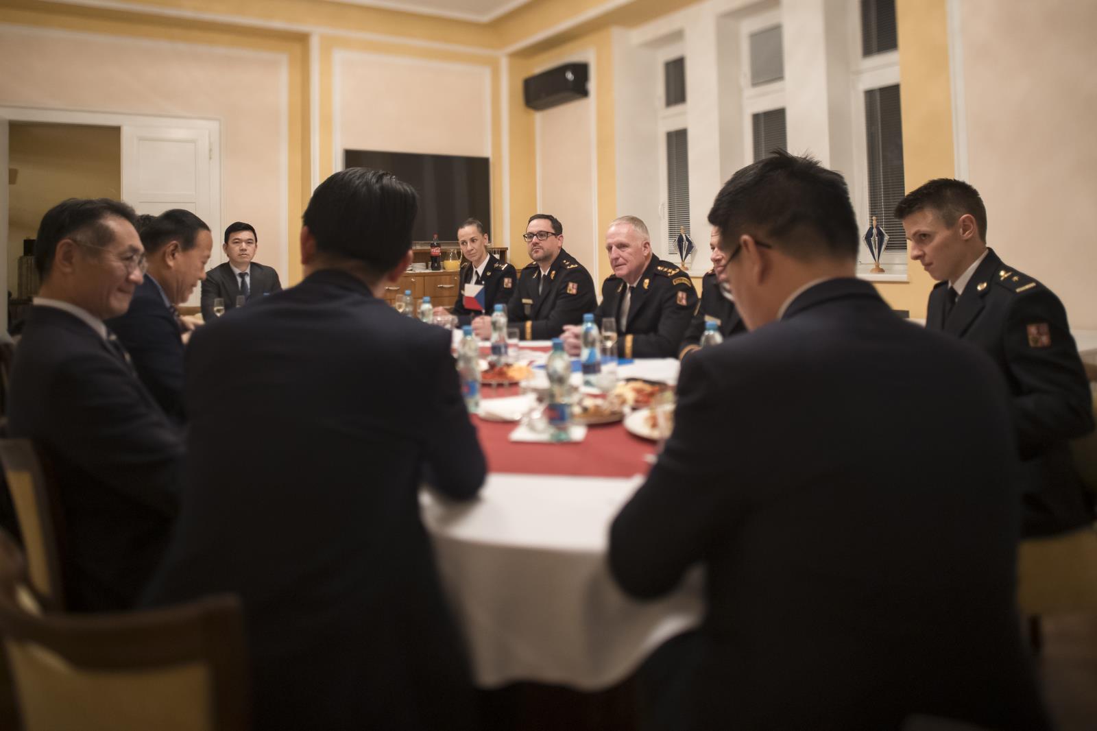 Generální ředitel HZS ČR pozval hosty z Taiwanu na pracovní večeři